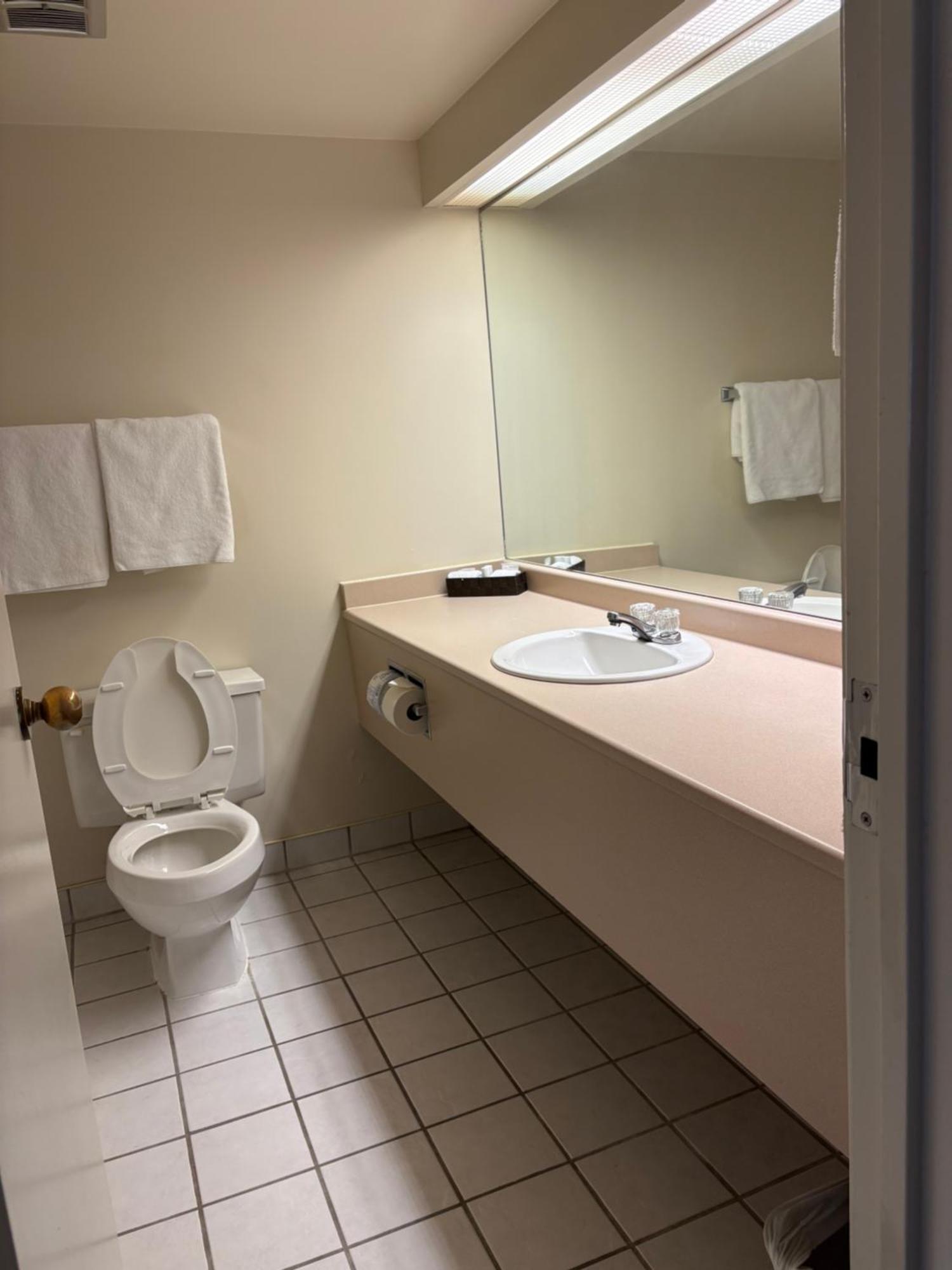 Westlock Inn & Conference Centre Bagian luar foto